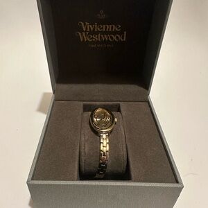 ✨Vivienne Westwood Vintage Gold Watch VV098 –  w/ Original Box & Extra Links✨